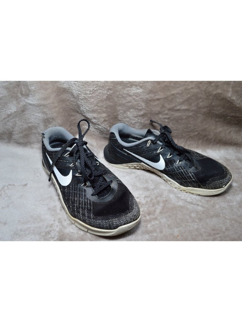 Nike Boys Youth Size 6.5 Shoes Metcon Training Athlesuire Activewear Black READ
